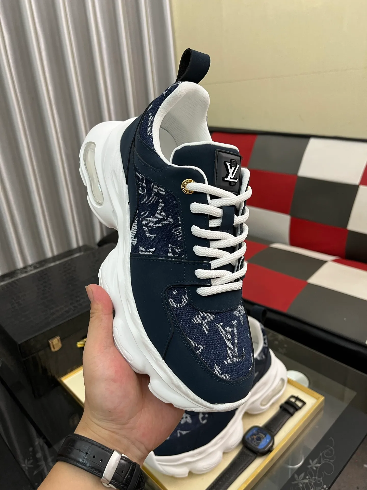 Men's shoes 💰458⌚️⌚️LV Louis Vuitton. The latest trendy casual shoes are popular in physical stores in sizes 38-44. New spring and summer comfortable imported custom original cowhide, unique jacquard fabric element design. Paired with sheepskin lining, Lv original bottom, [taiyang][taiyang] high-end packaging and high quality💪Details determine the quality, you can enter and leave the counter at will, welcome to compare🇮🇹